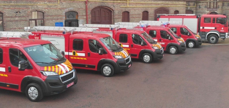 Львовские спасатели получили пожарные машины Peugeot