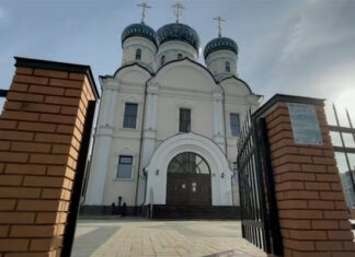 В Москве прихожанин избил настоятеля храма из-за маски