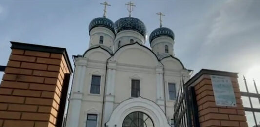 В Москве прихожанин избил настоятеля храма из-за маски