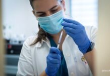 В Украине за сутки сделали 14433 COVID-прививок