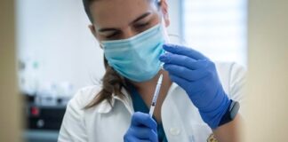 В Украине за сутки сделали 14433 COVID-прививок