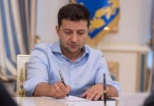 Зеленский подписал коллекторский закон