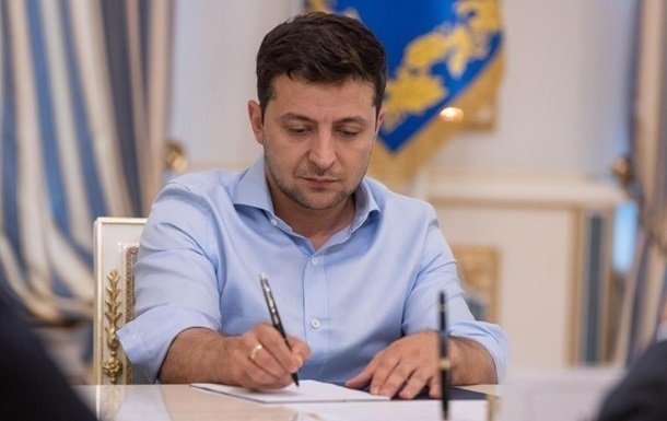 Зеленский подписал  коллекторский закон 