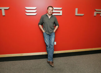 Илон Маск обрушился с резкой критикой на Apple