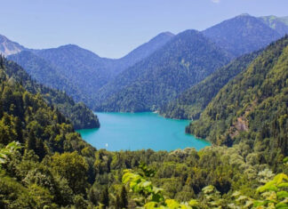 «Молодым нечего делать»: россиянин рассказал об отдыхе в Абхазии