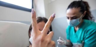 В Украине за сутки сделали более 100 тыс. прививок