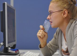 За долги спишут с карты всю зарплату, не оставят даже на еду?