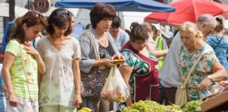 Не время отдыхать и покупать! Каждому седьмому в Украине не хватает денег на еду