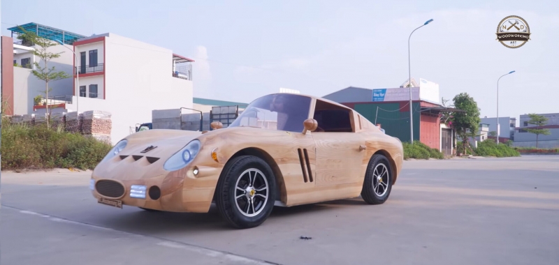 Вьетнамские умельцы изготовили классическую Ferrari из дерева. Видео