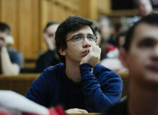 Модные вузы невиданно задрали проходной балл