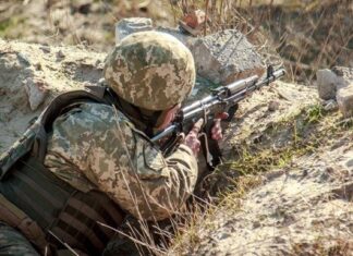 На Донбассе ранили украинского военного