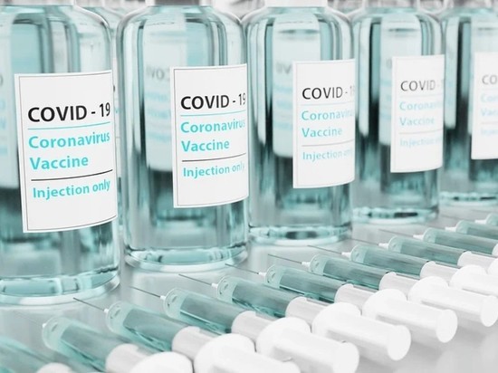Вирусолог: рост случаев COVID-19 можно будет сдержать новыми вакцинами