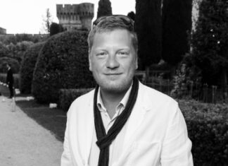 На 46-м году жизни скончался экс-шеф-редактор Tatler Эдуард Дорожкин