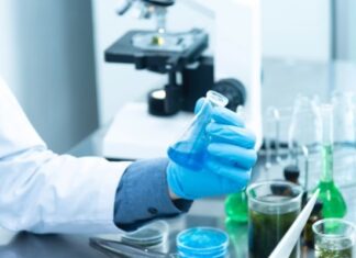 Пульмонолог объяснил легкое течение коронавируса при «Омикроне»