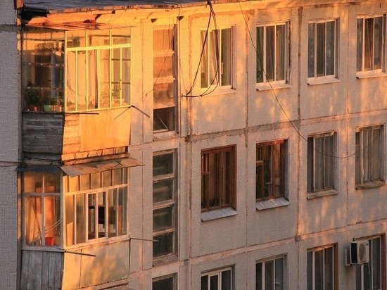 Россиян начнут штрафовать за самовольное остекление балкона