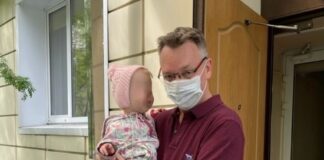 Российский детдом вместо семьи: супругам-австралийцам не отдают их детей