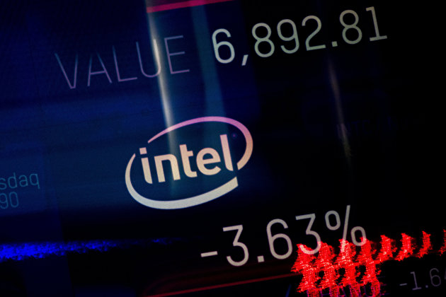 СМИ: AMD и Intel приостановили поставки своей продукции в Россию