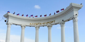 В Крыму рассказали о ситуации с мостом и водой