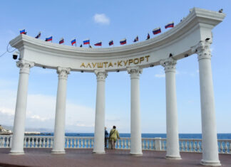 В Крыму рассказали о ситуации с мостом и водой