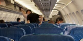 Россиян начали эвакуировать из-за рубежа: вывезут не всех