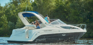 Моторная яхта: отличный вариант морского отдыха