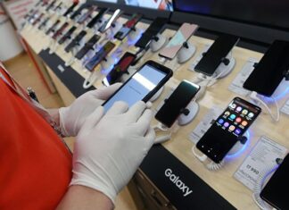 Экономист спрогнозировал, как изменятся цены на смартфоны