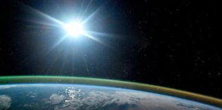 Китайский пилотируемый корабль отправился на орбитальную станцию