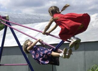 Названы главные опасности для детей в летний сезон