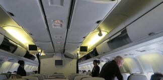 Стюардесса раскрыла тревожную причину, почему лучше сидеть, как можно ближе к двери