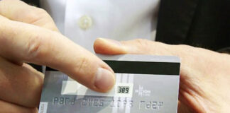 Клиентка засудила интернет-магазин за использование ее старой карты