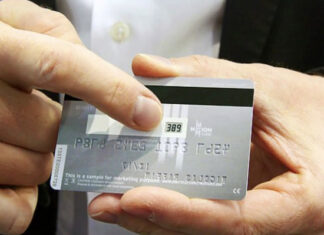 Клиентка засудила интернет-магазин за использование ее старой карты