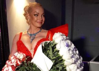 Волочкова в открытом декольте обнародовала хоум-видео