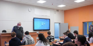 Министерство просвещения попросило отсрочки для всех учителей