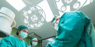 Мир охватили случаи предоставления «медицинского опекунства» над детьми