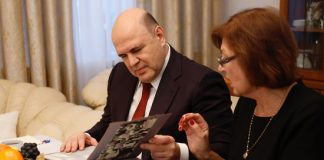 Мишустин на встрече с учителями вспомнил, как придумывал стихи за Маяковского