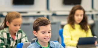 Тысячи украинских школьников получат iPad для учебы