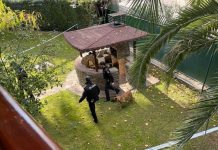 В посольство Украины в Испании поступил окровавленный пакет — МИД