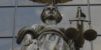 Корабль правозащиты сел на мель: почему ликвидируют Московскую хельсинкскую группу