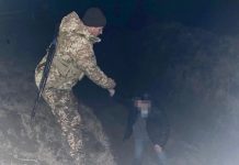 На надувном матрасе и в ящике: как нелегально пересекают границу Украины