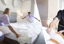 Туристов предупредили, какие предметы постели в номере отеля не стирают регулярно