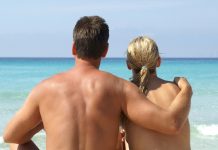 Главная мать и главная феминистка России оценили купание без лифчика