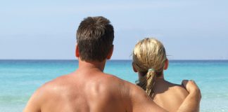 Главная мать и главная феминистка России оценили купание без лифчика