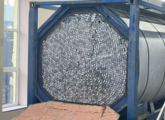 Пограничники назвали стоимость найденных в цистерне сигарет