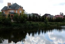 Сдающие подмосковные коттеджи арендодатели выставили странные условия перед майскими праздниками