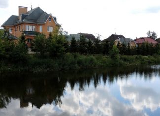 Сдающие подмосковные коттеджи арендодатели выставили странные условия перед майскими праздниками