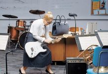 Уроки музыки предложили разнообразить просмотром клипов: полезно будет