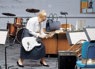 Уроки музыки предложили разнообразить просмотром клипов: полезно будет