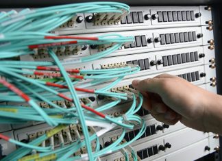 Глава Минцифры ответил на вопрос о введении входа в интернет по паспорту