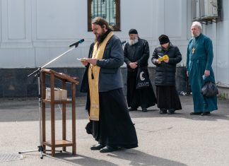 Монахам Киево-Печерской лавры дали три дня на сбор вещей