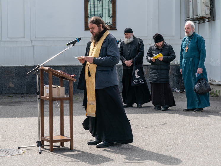 Монахам Киево-Печерской лавры дали три дня на сбор вещей